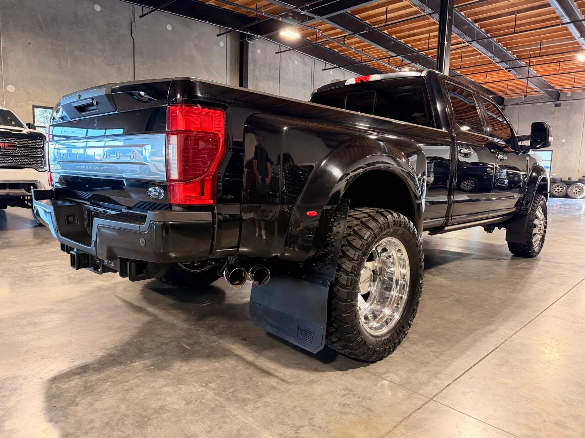 2022 Ford F-450 Super Duty Platinum - 3