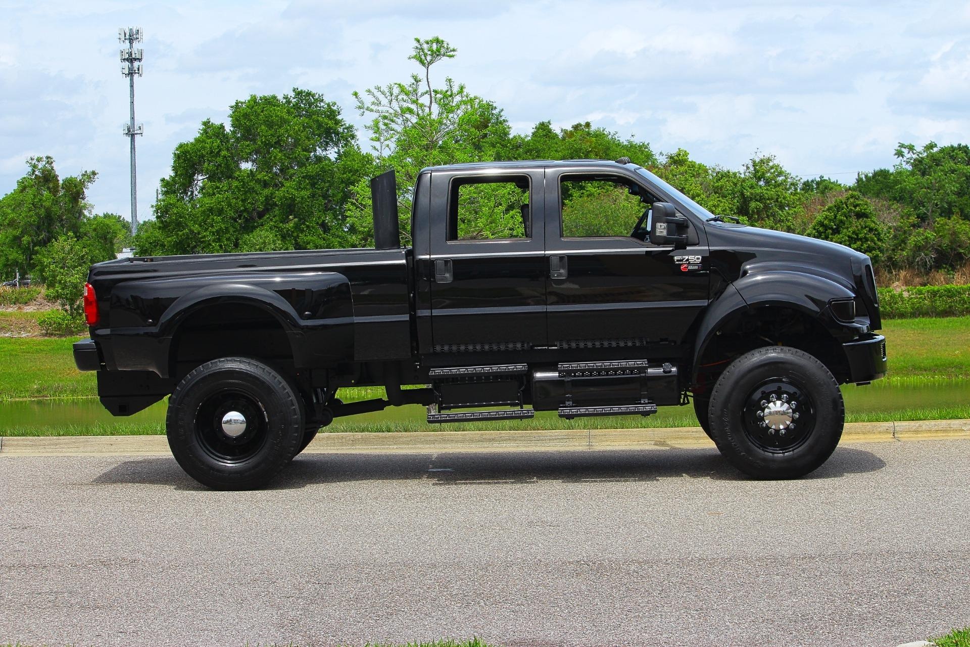 2012 Ford F-750 Night Ride Edition - 3