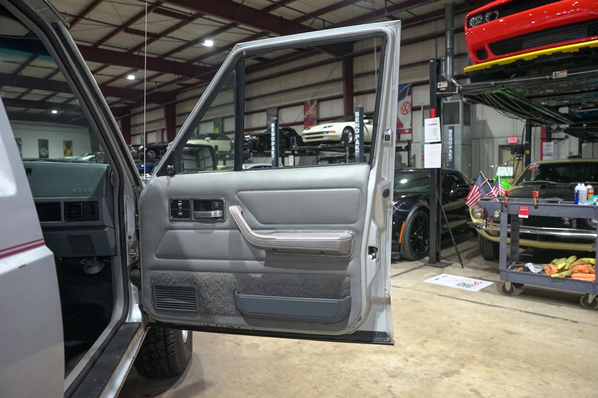 1989 Jeep Cherokee Pioneer