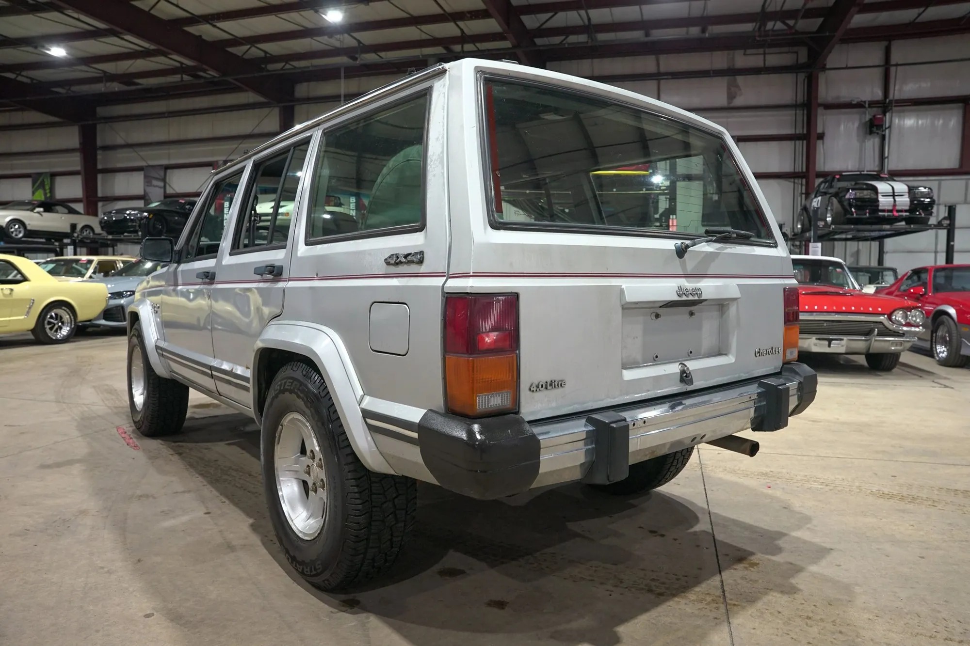 1989 Jeep Cherokee Pioneer - 4