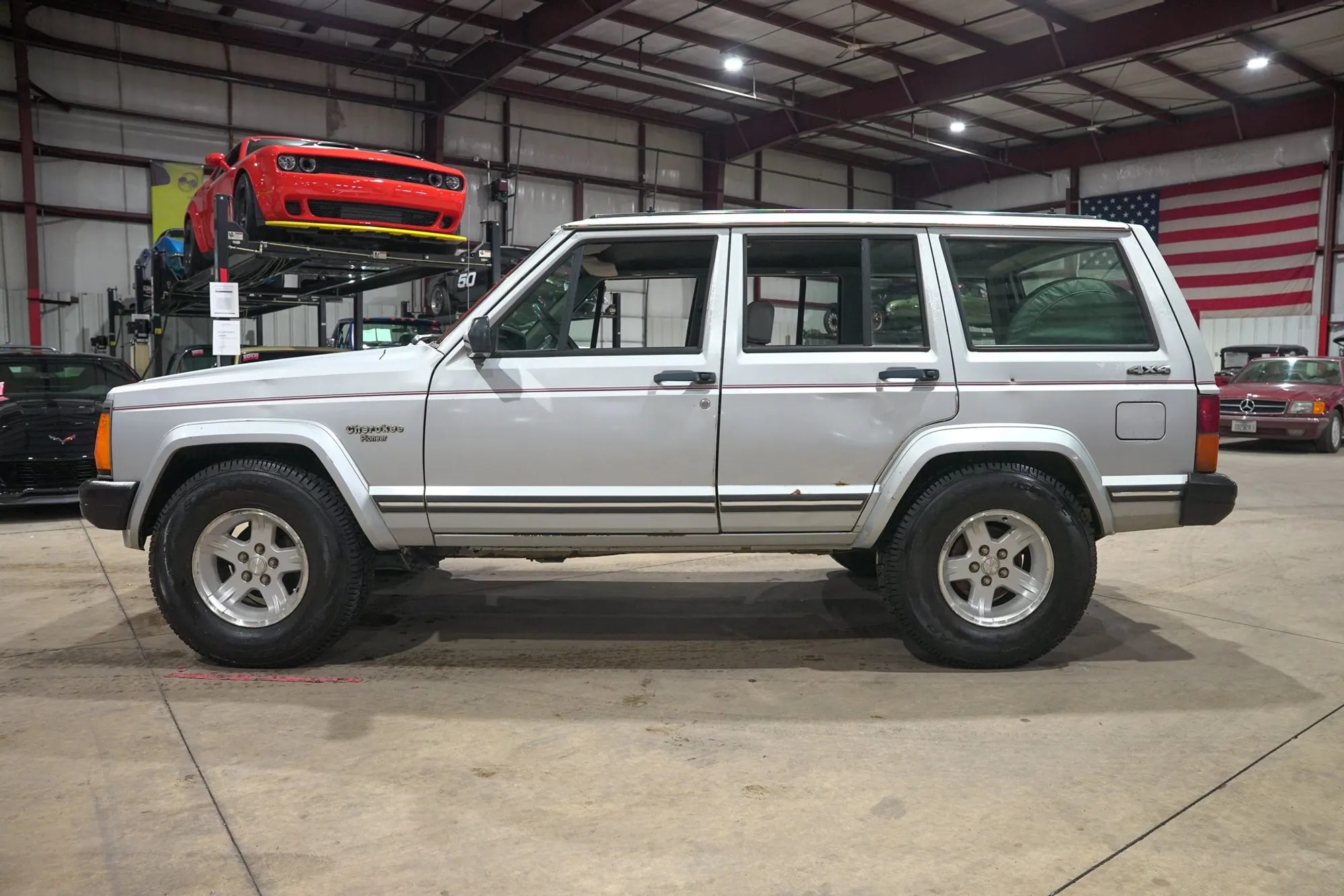 1989 Jeep Cherokee Pioneer - 3