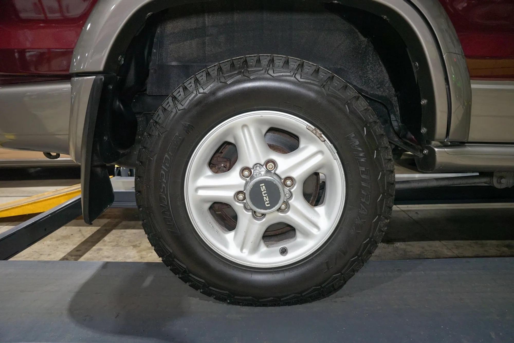 2001 Isuzu Trooper S