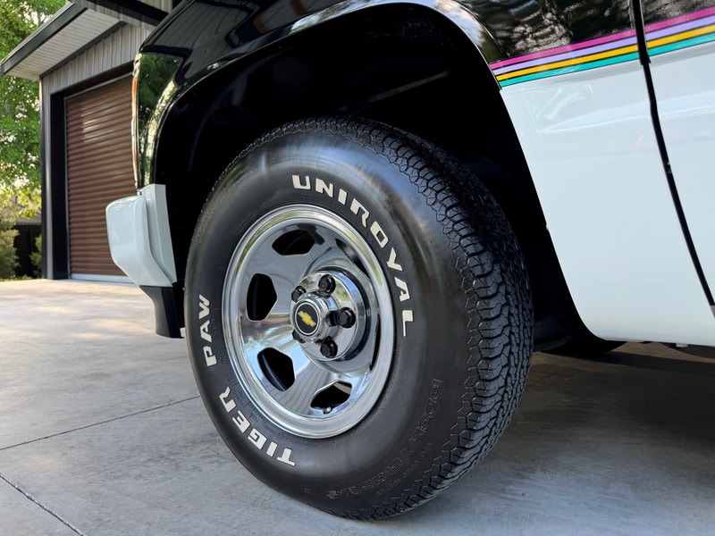 5k-Mile 1993 Chevrolet Silverado 1500 Pace Truck