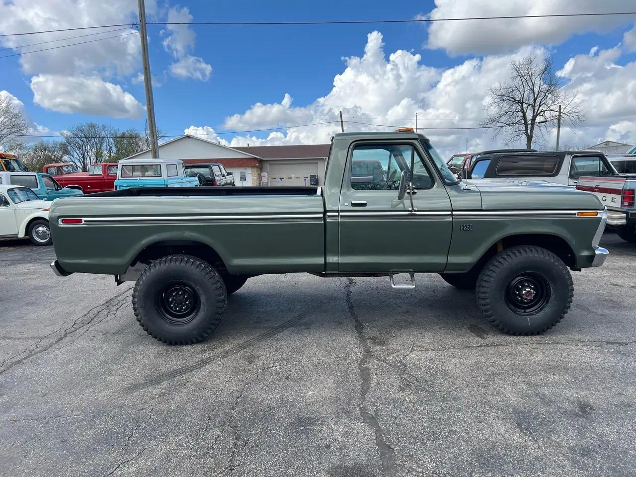 1975 Ford F-250 Highboy - 3