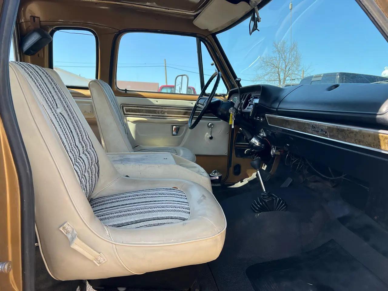 1976 Dodge W200 Club Cab Adventurer