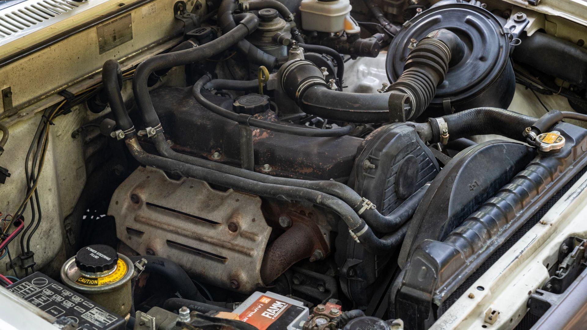 1989 TOYOTA HILUX LN105