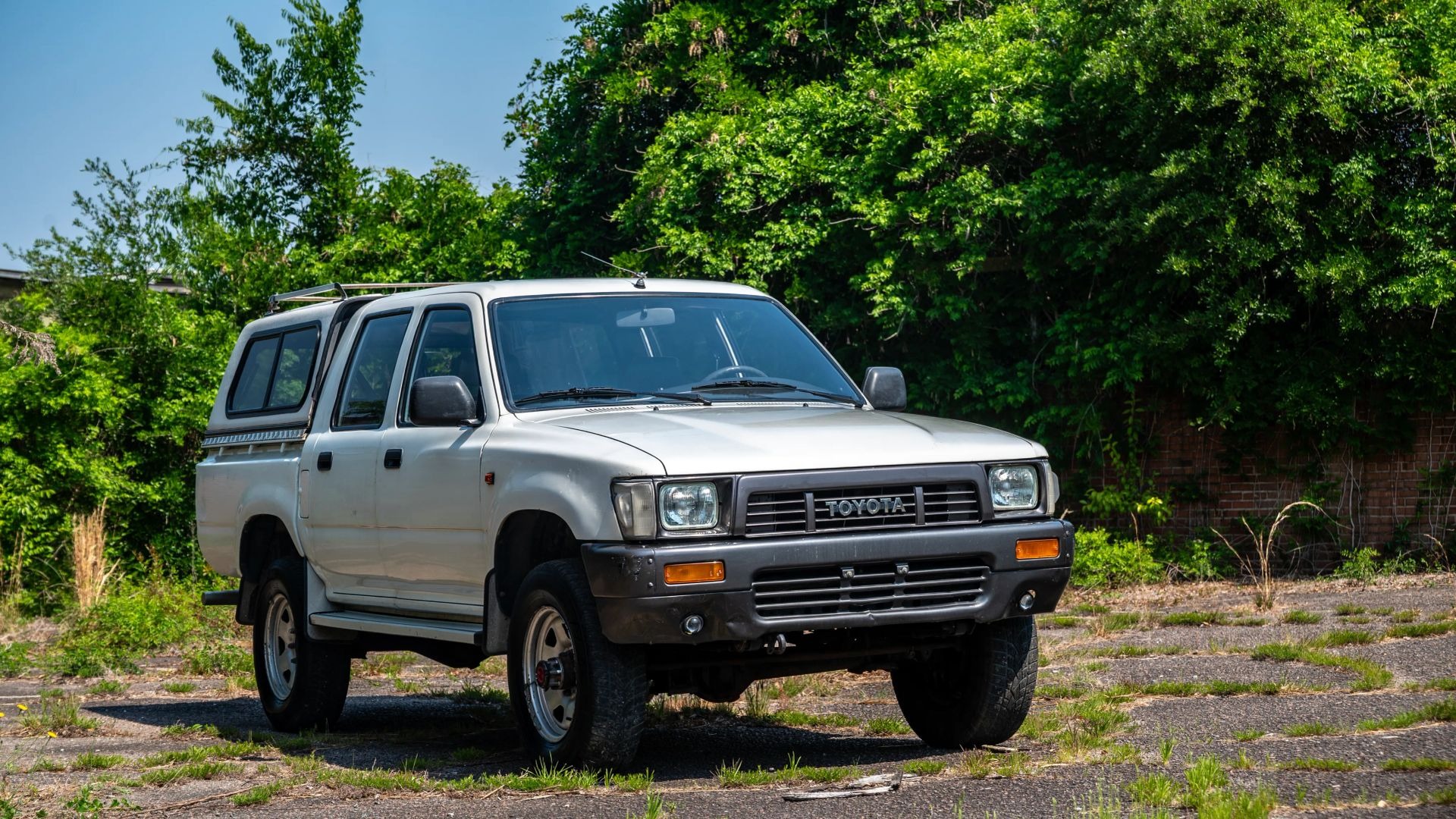 1989 TOYOTA HILUX LN105