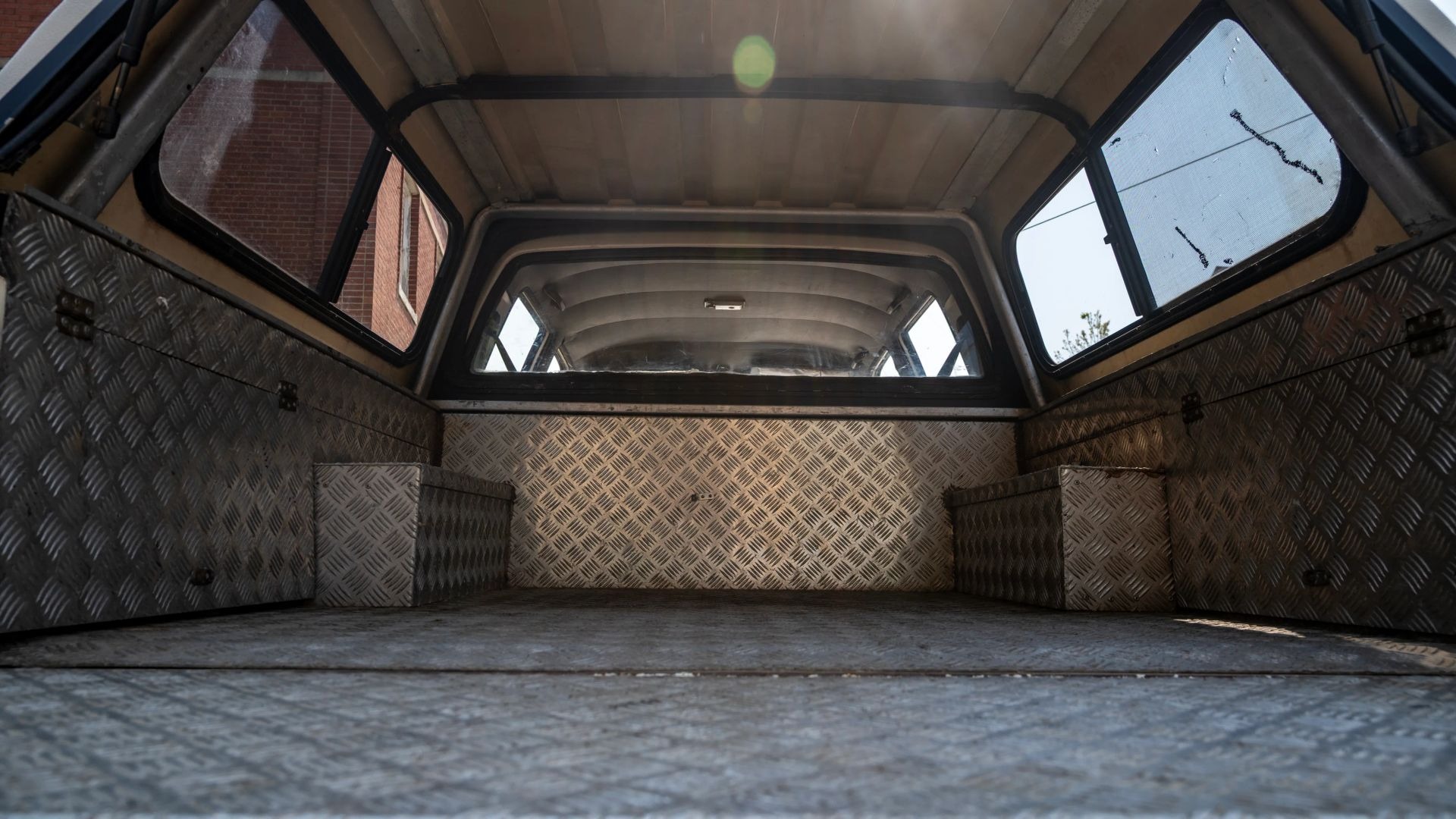 1989 TOYOTA HILUX LN105