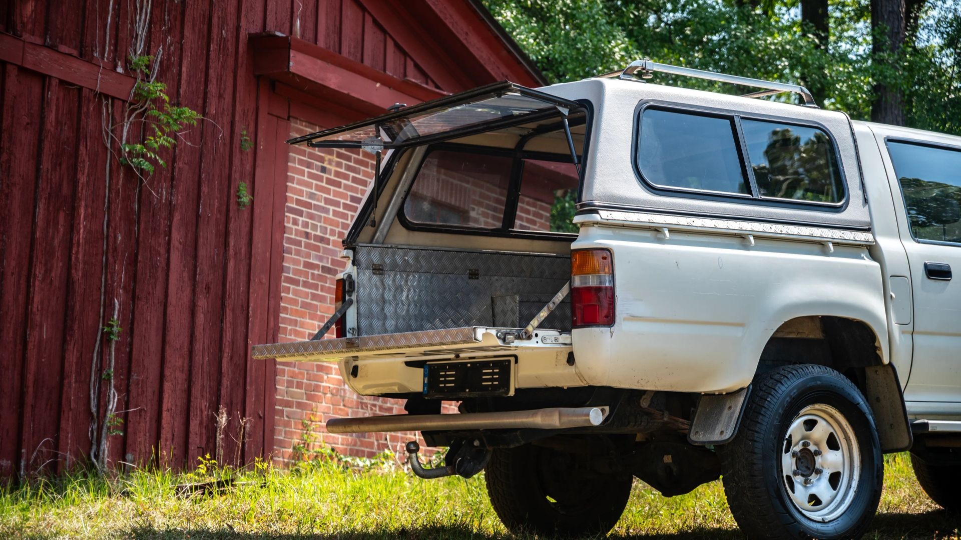 1989 TOYOTA HILUX LN105