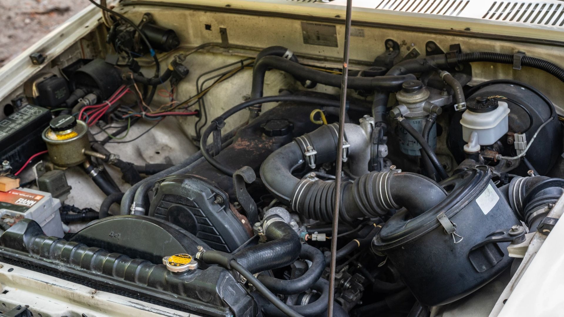 1989 TOYOTA HILUX LN105