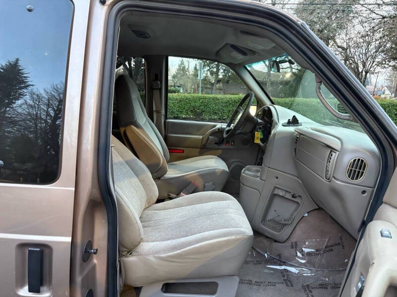 2003 Chevrolet Astro LT