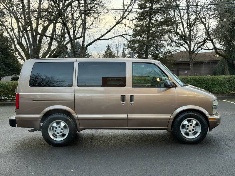 2003 Chevrolet Astro LT - 2
