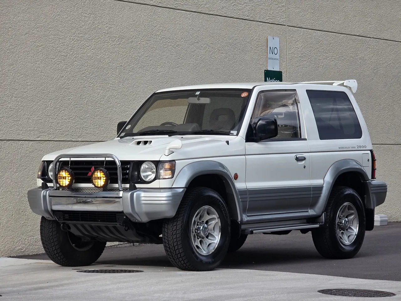  Mitsubishi Pajero