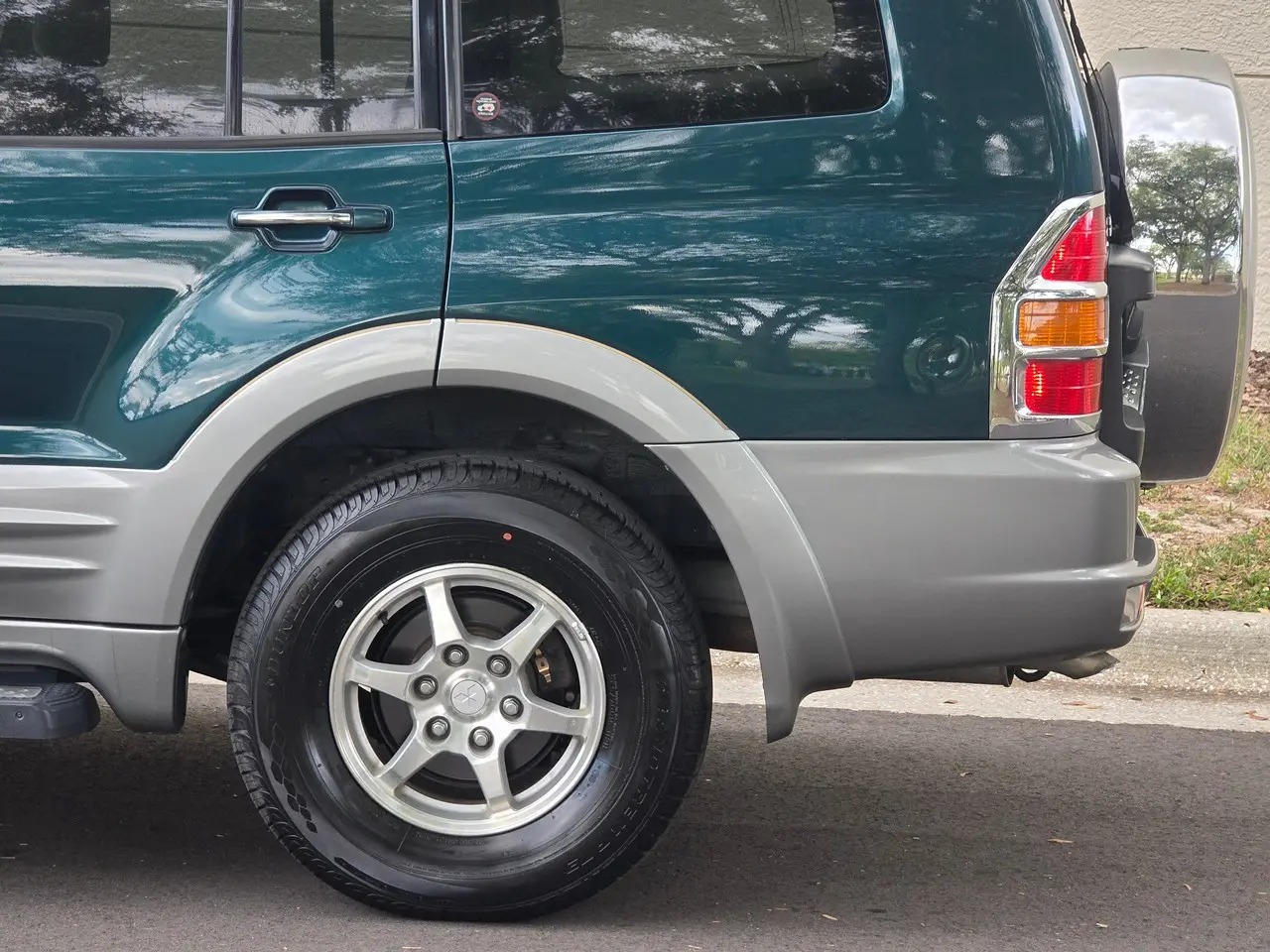 1999 Mitsubishi Pajero Exceed