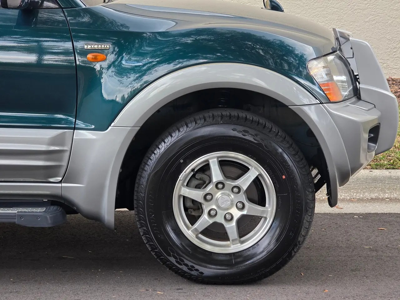 1999 Mitsubishi Pajero Exceed