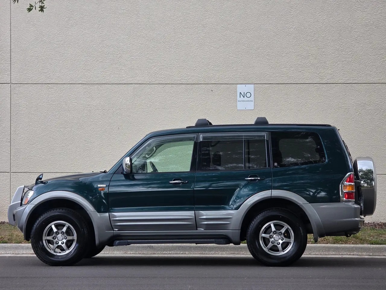 1999 Mitsubishi Pajero Exceed