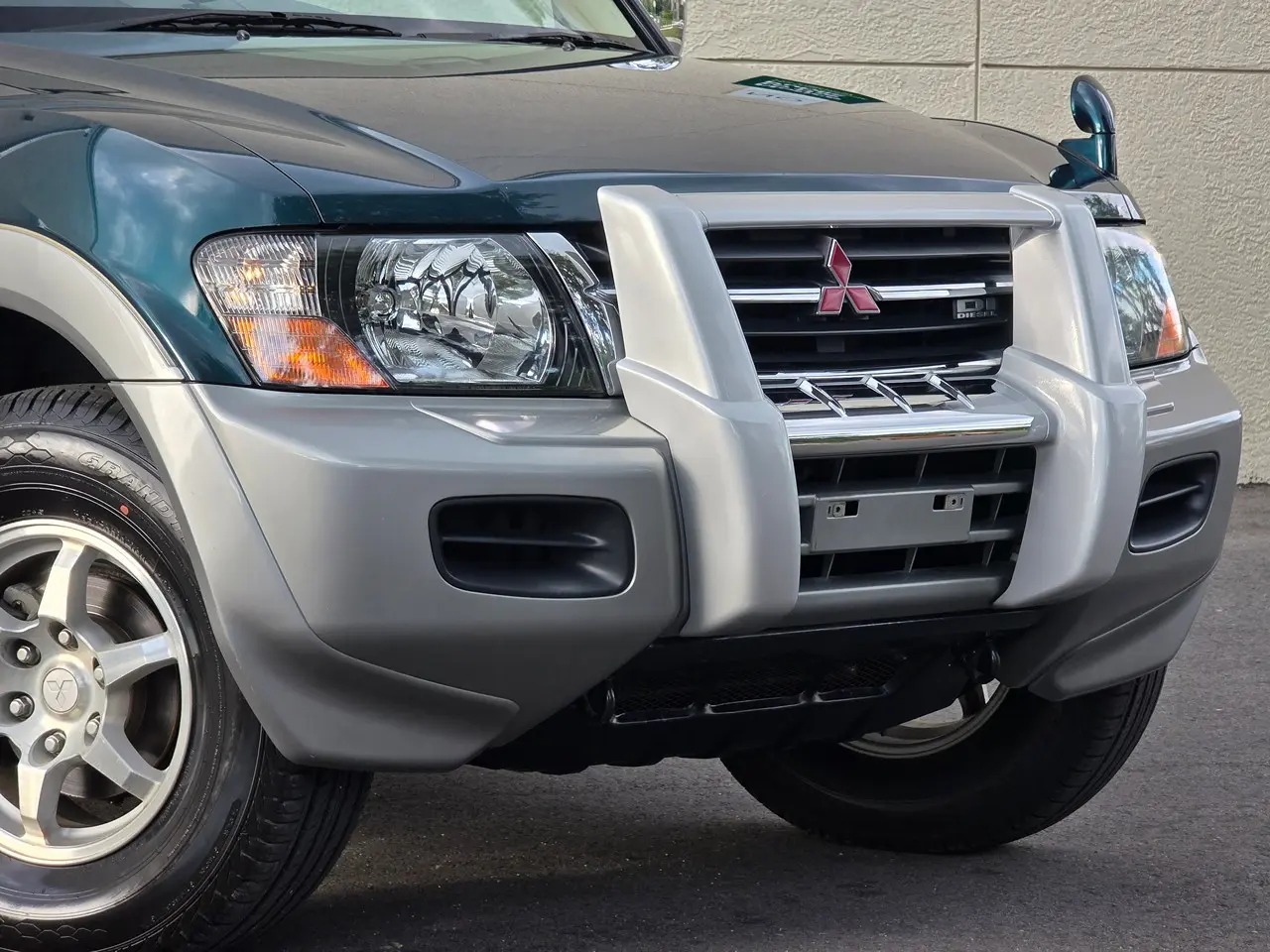 1999 Mitsubishi Pajero Exceed - 3