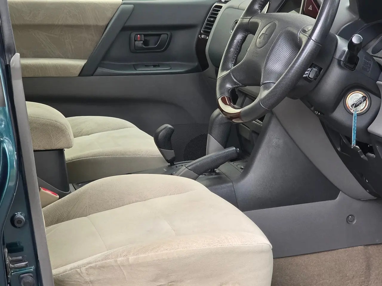 1999 Mitsubishi Pajero Exceed