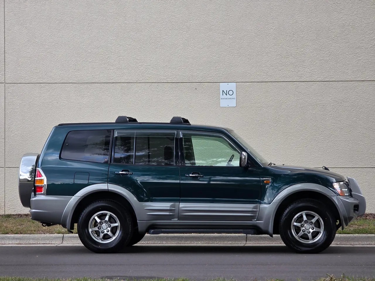 1999 Mitsubishi Pajero Exceed - 2