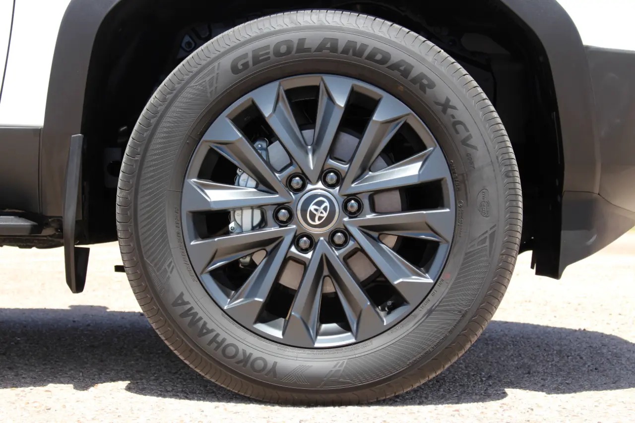 2025 Toyota Land Cruiser - 3