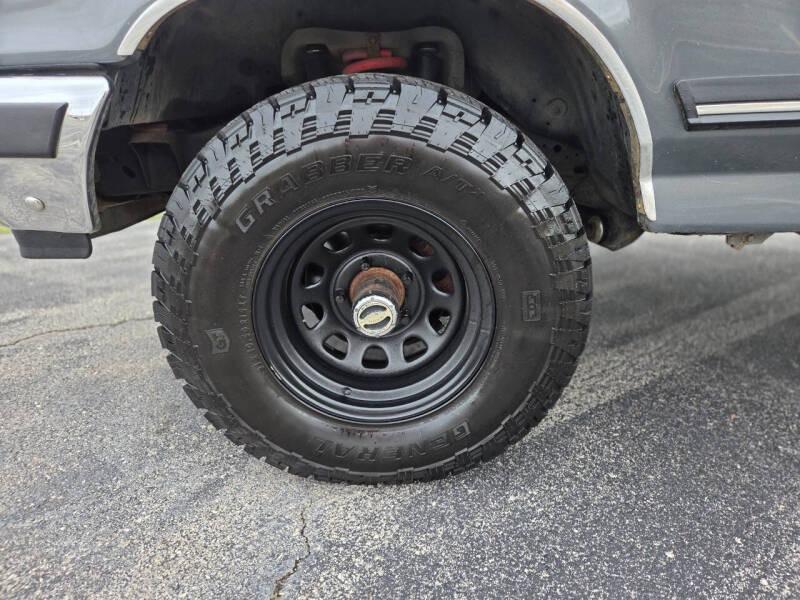 30k-Mile 1990 Ford F-150 XL