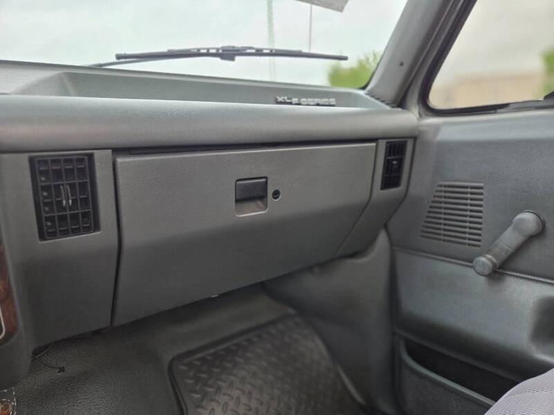 30k-Mile 1990 Ford F-150 XL