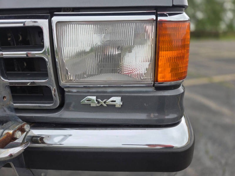 30k-Mile 1990 Ford F-150 XLT Lariat