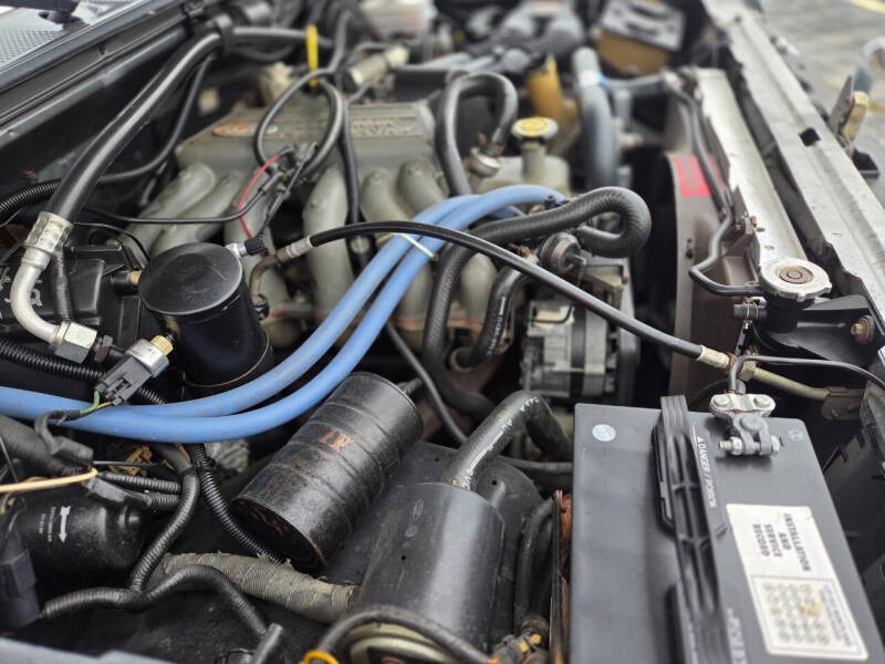 30k-Mile 1990 Ford F-150 XLT Lariat - 2