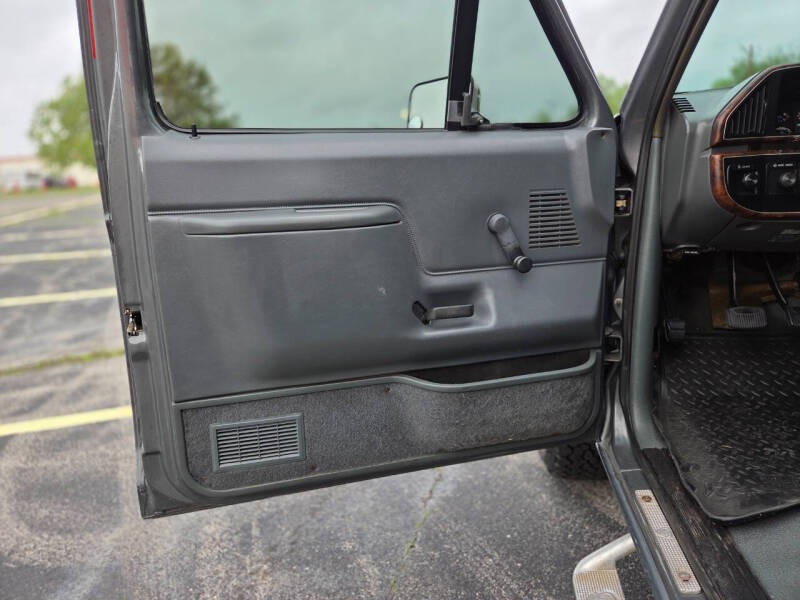 30k-Mile 1990 Ford F-150 XLT Lariat