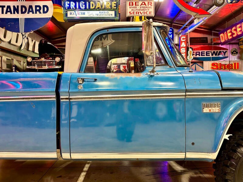 1970 Dodge D200 Pickup