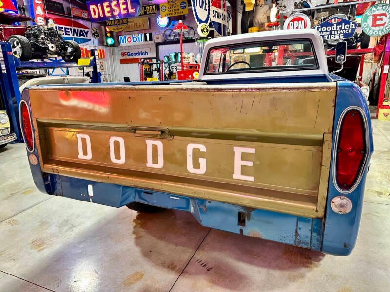 1970 Dodge D200 Pickup - 2