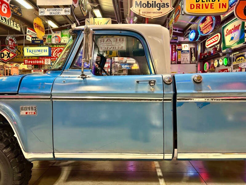 1970 Dodge D200 Pickup