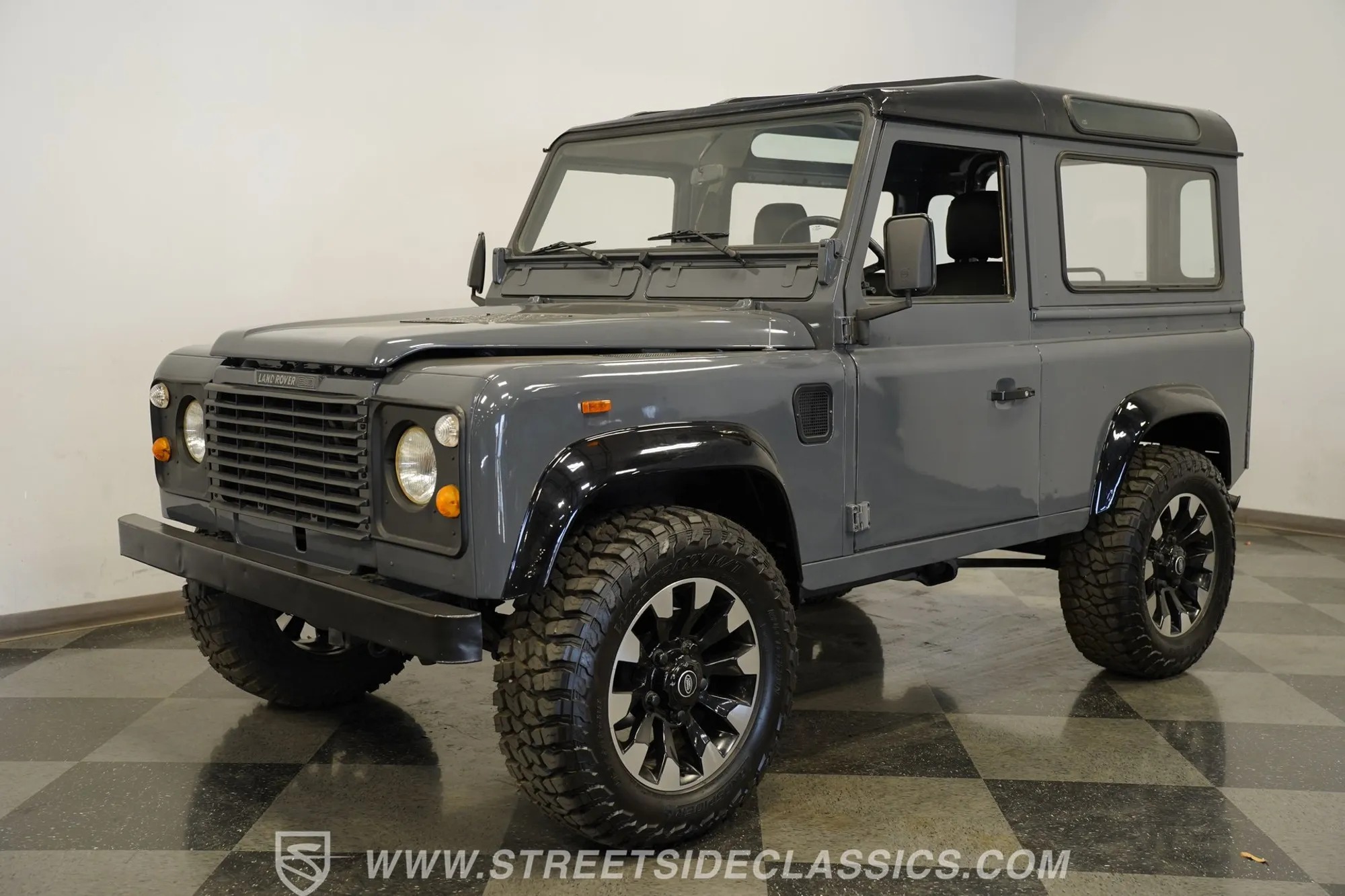  Land Rover Defender