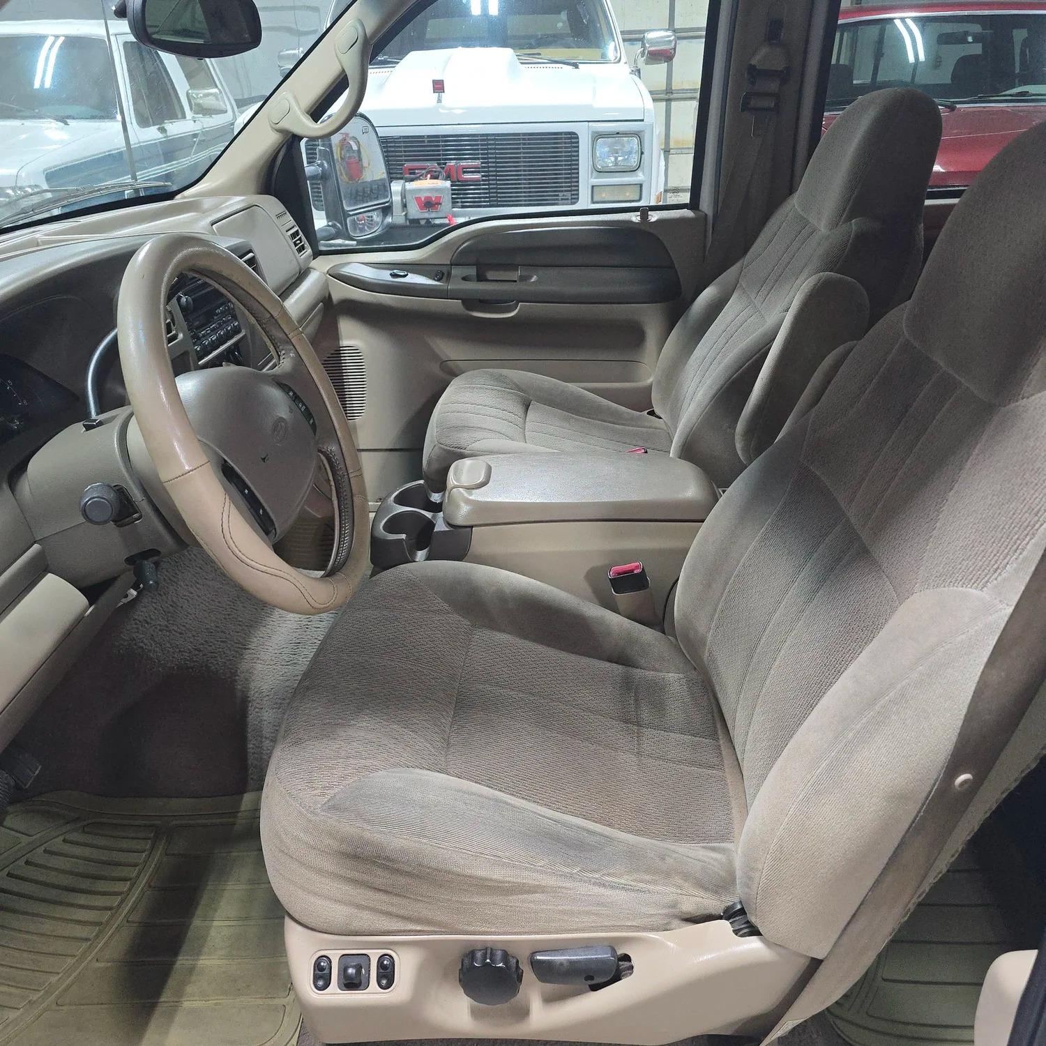 2000 Ford Excursion XLT