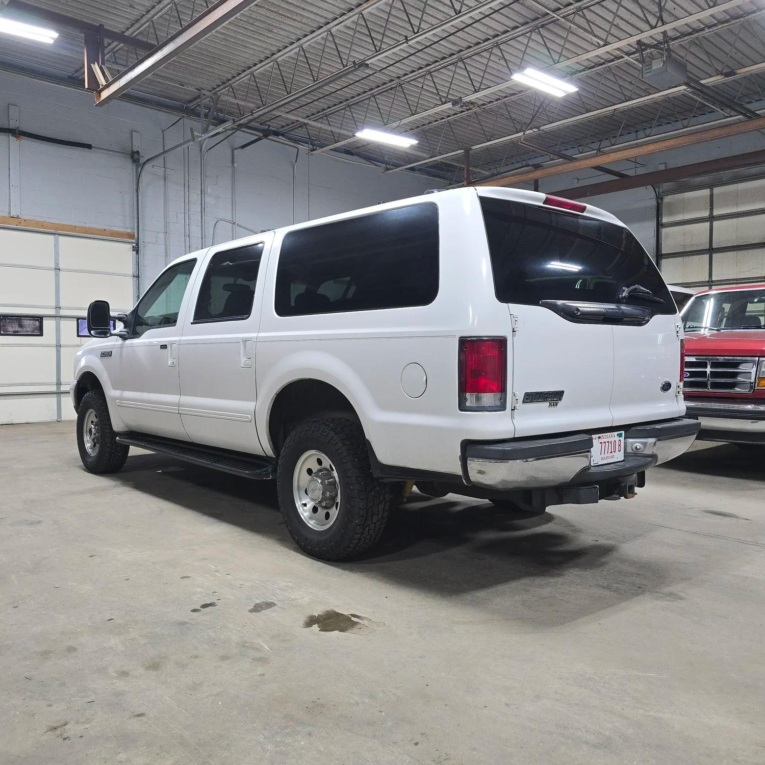 2000 Ford Excursion XLT - 2