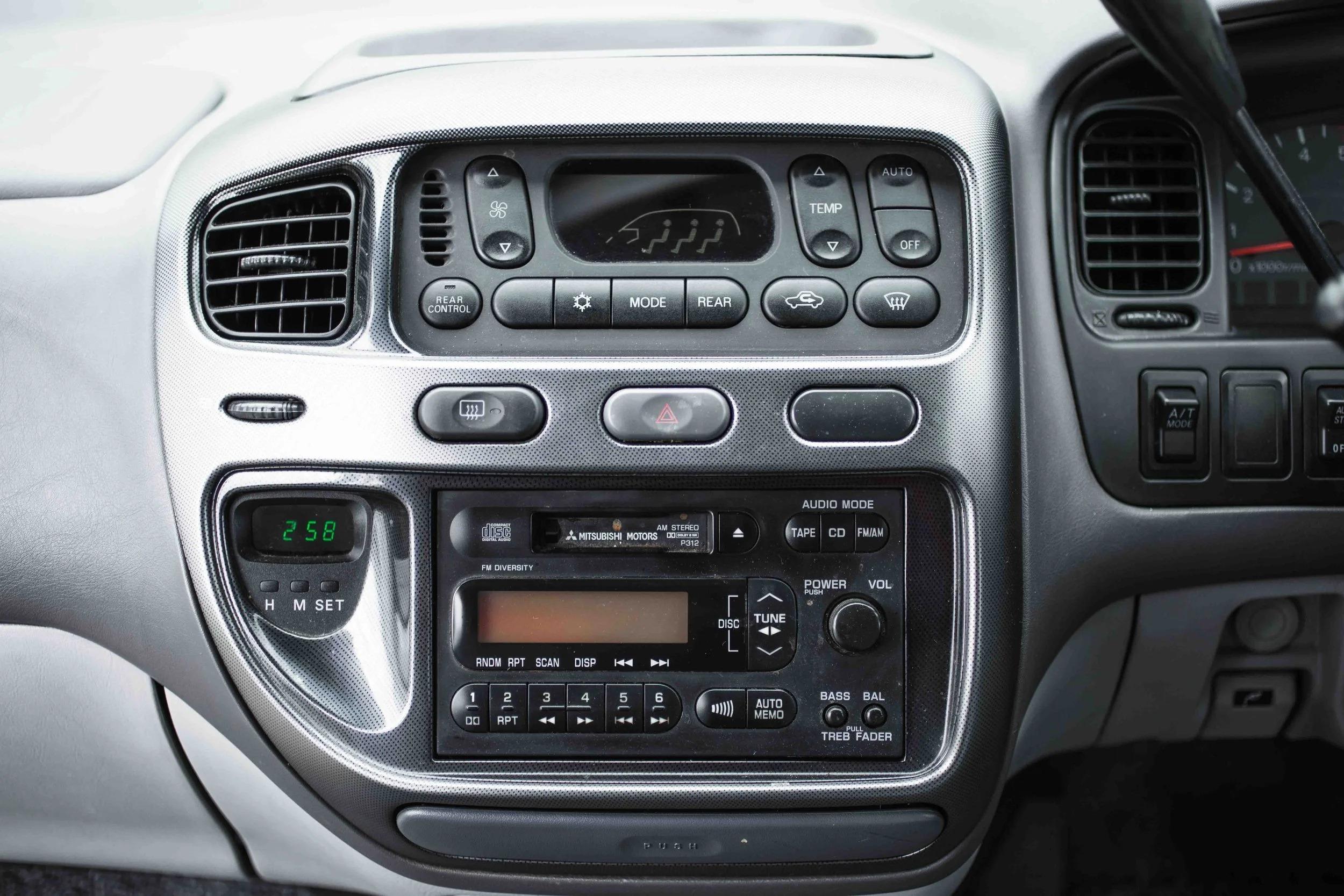 1998 Mitsubishi Delica L400 Space Gear XR Active Field