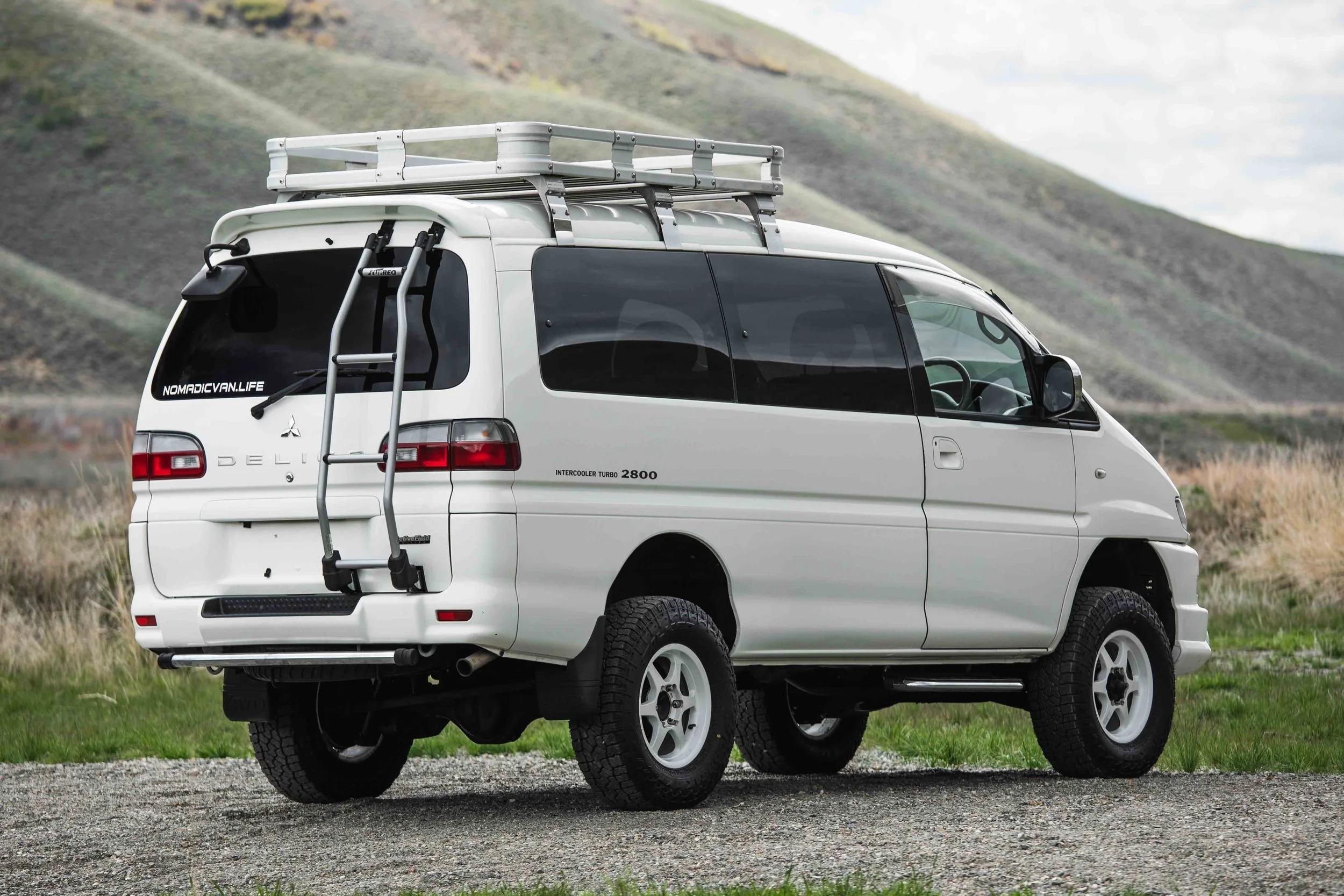 1998 Mitsubishi Delica L400 Space Gear XR Active Field - 3