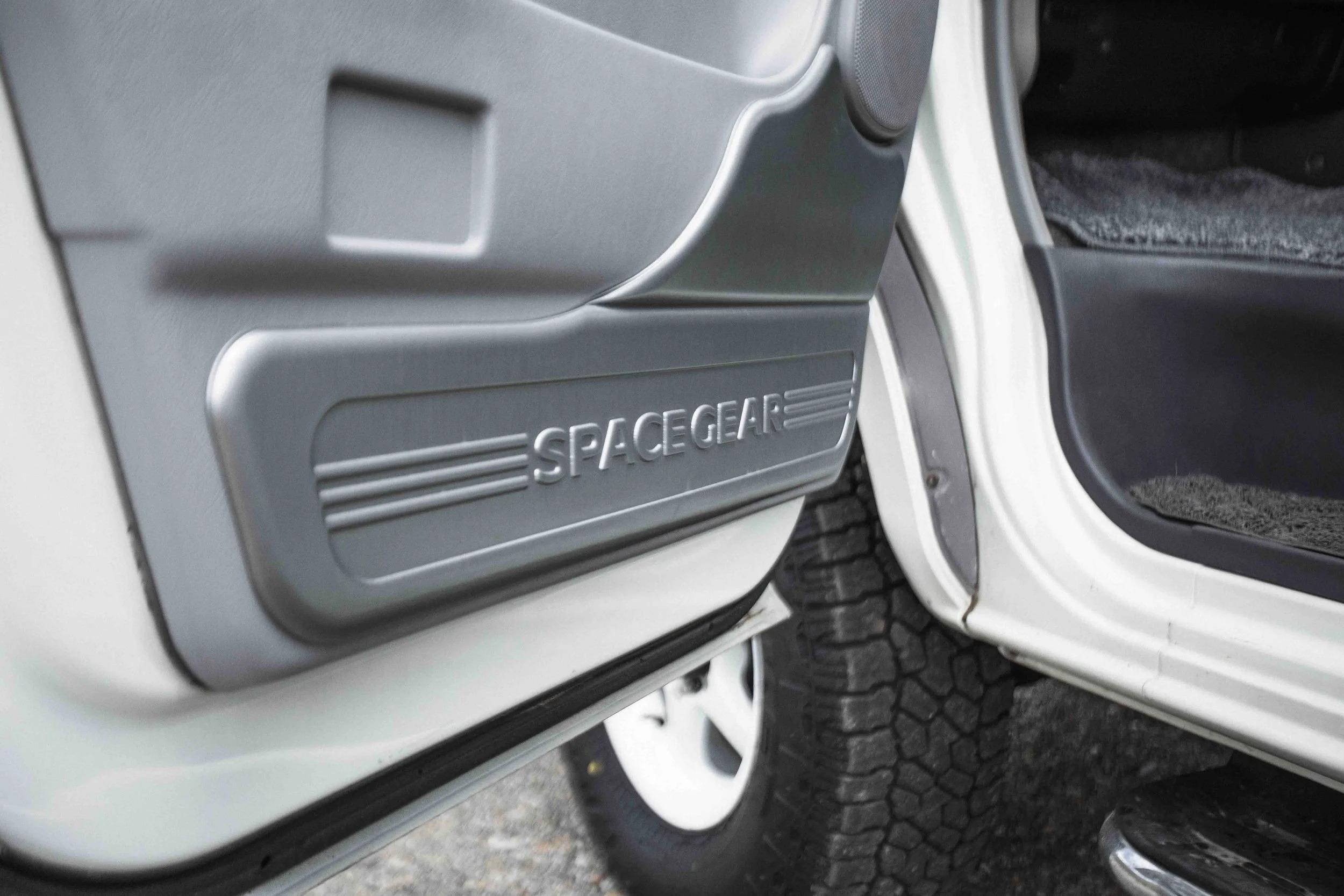 1998 Mitsubishi Delica L400 Space Gear XR Active Field