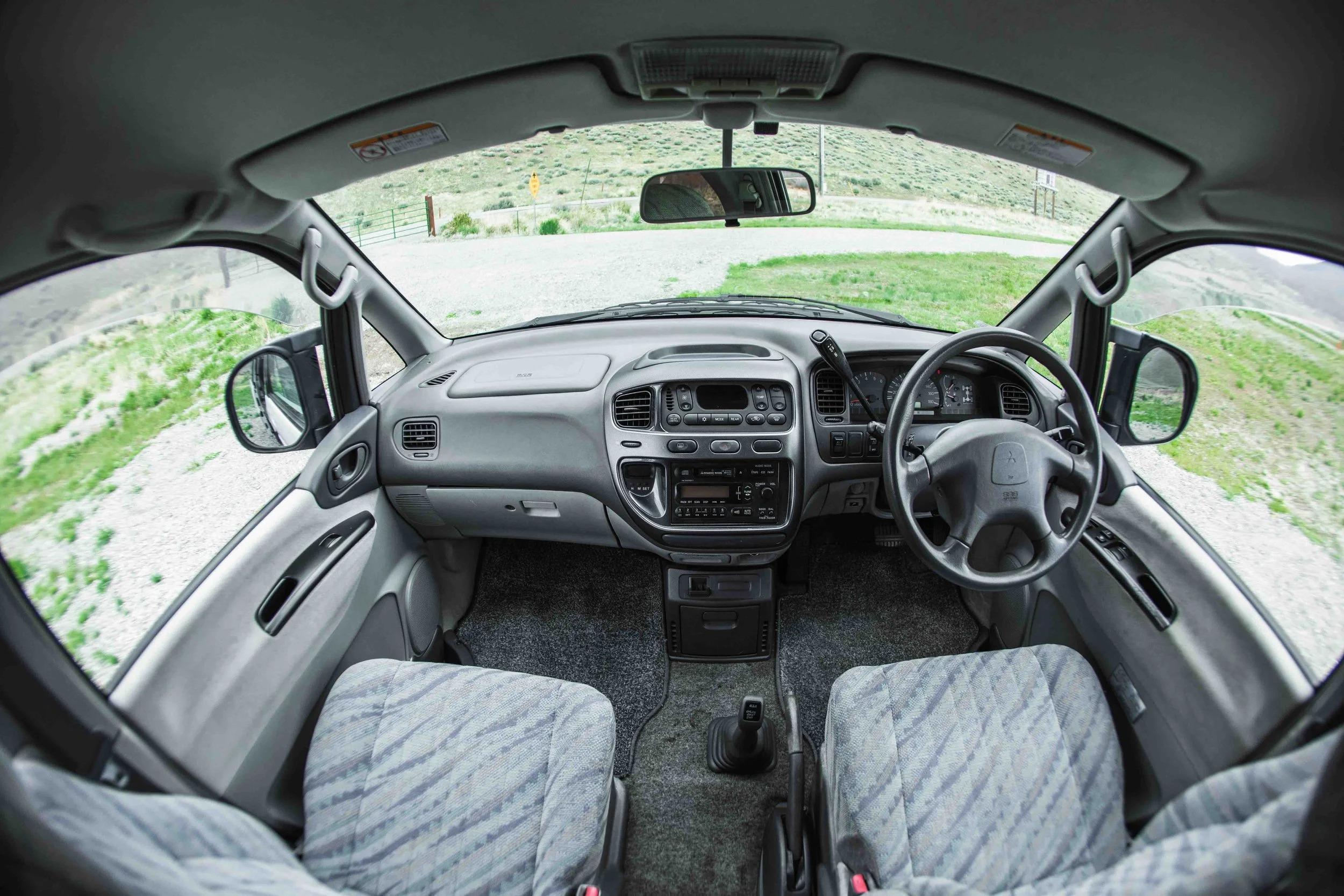 1998 Mitsubishi Delica L400 Space Gear XR Active Field - 4