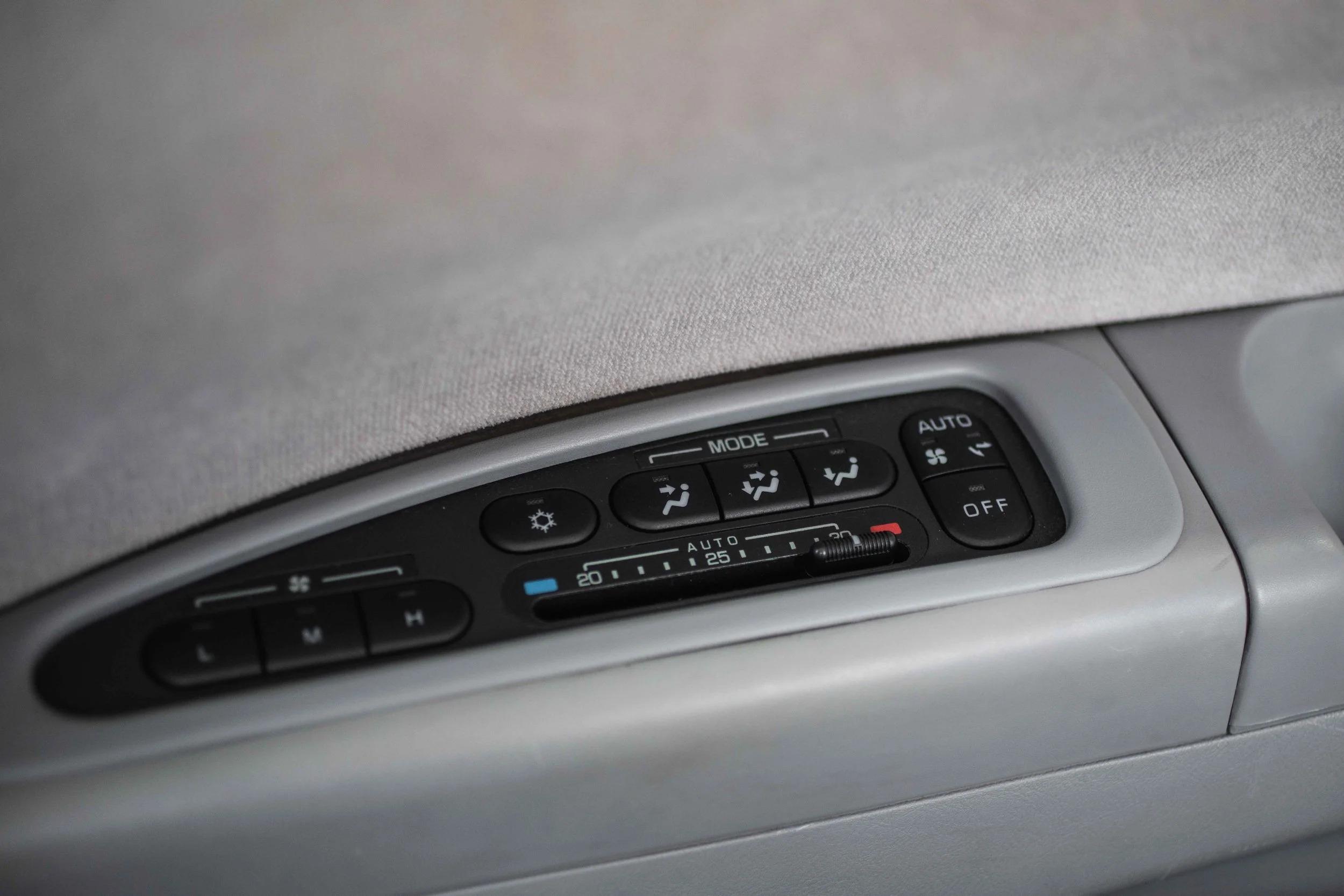 1998 Mitsubishi Delica L400 Space Gear XR Active Field