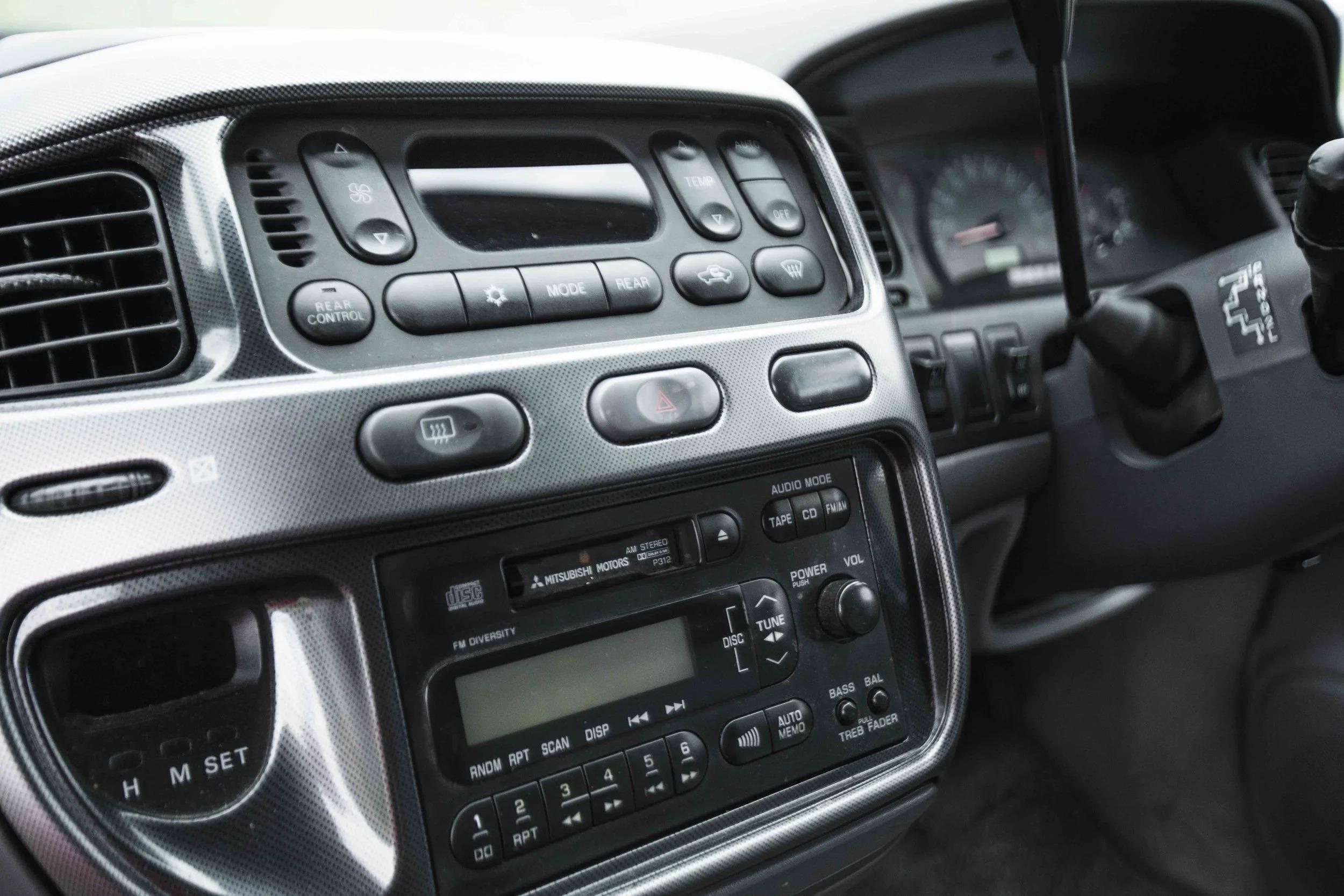 1998 Mitsubishi Delica L400 Space Gear XR Active Field