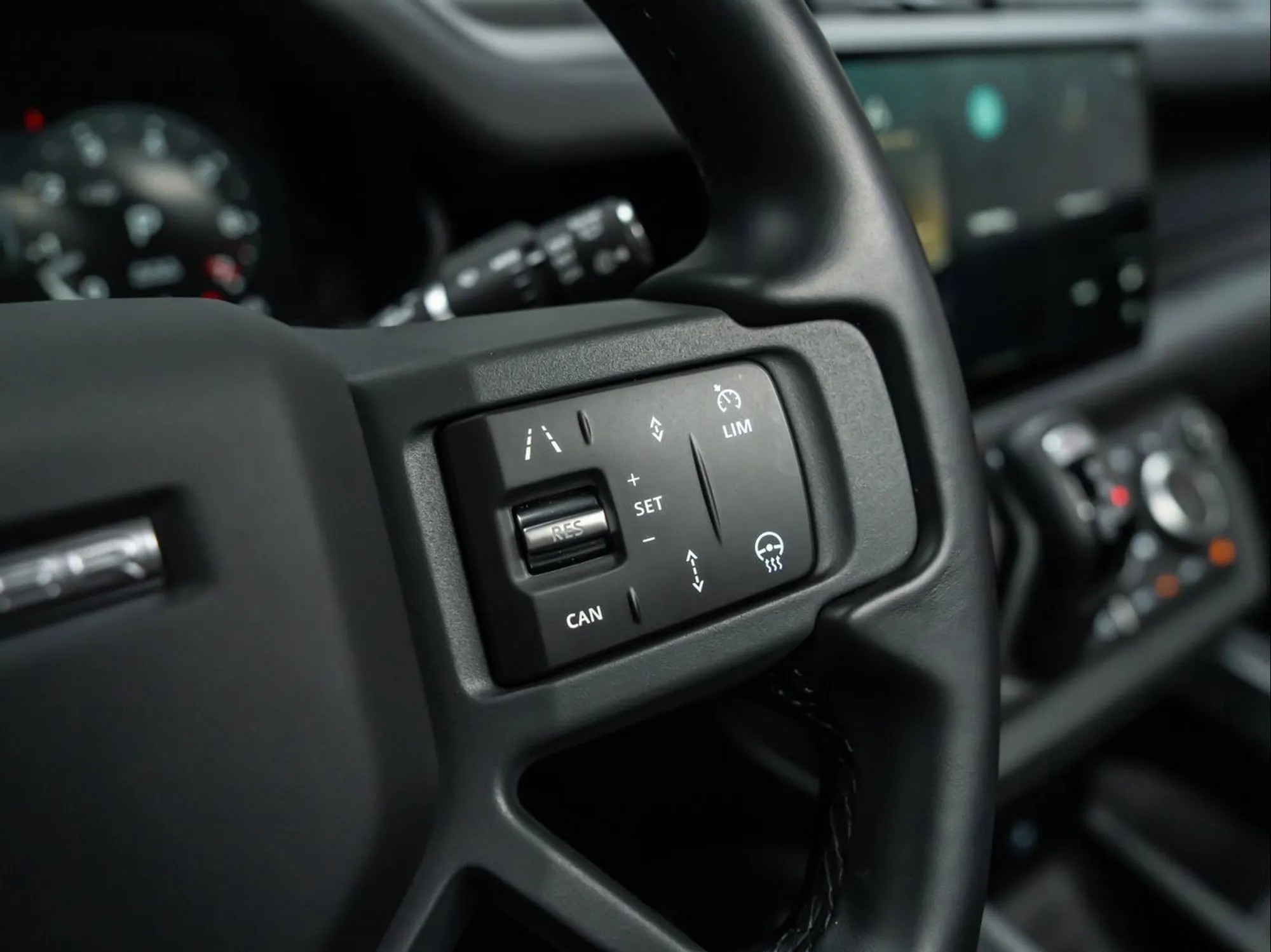 2025 Land Rover Defender 110 P300