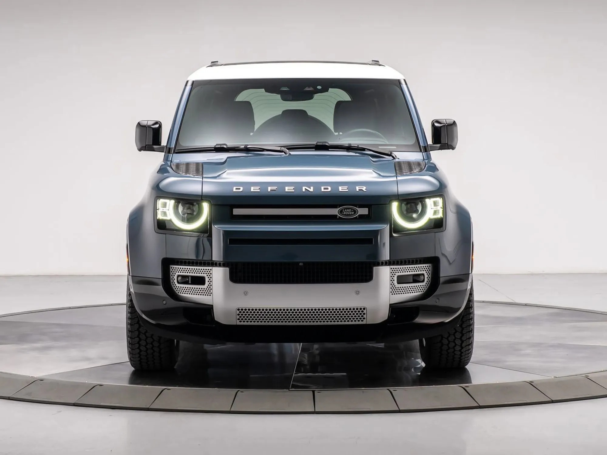 2025 Land Rover Defender 110 P300