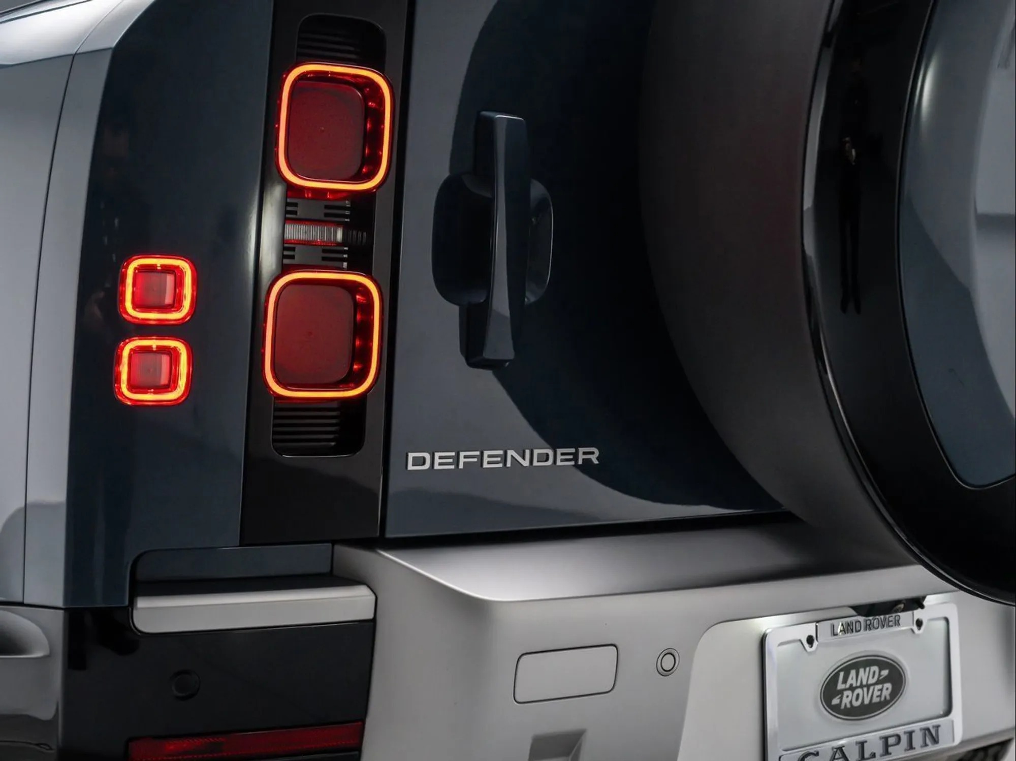 2025 Land Rover Defender 110 P300