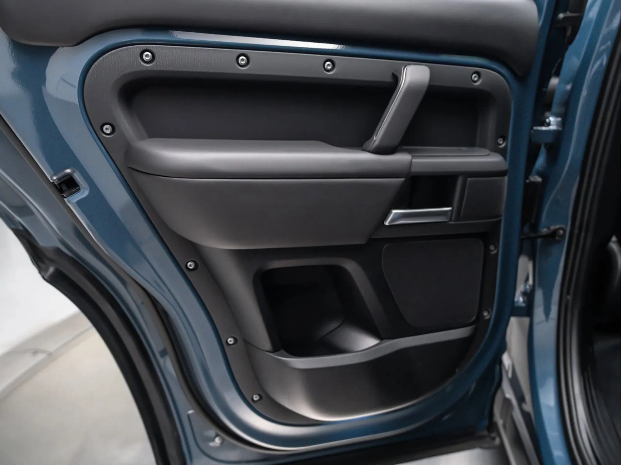2025 Land Rover Defender 110 P300