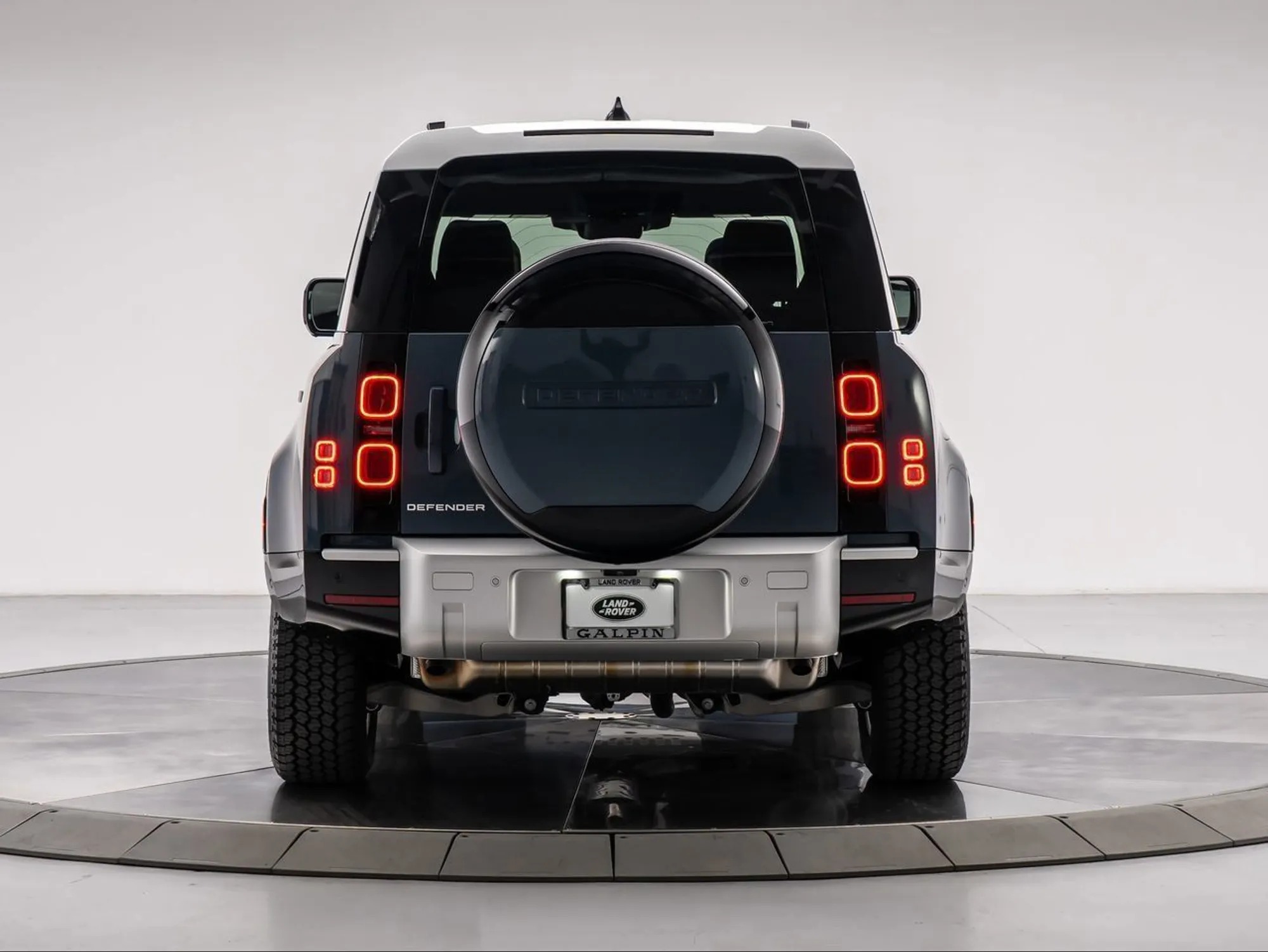 2025 Land Rover Defender 110 P300 - 4