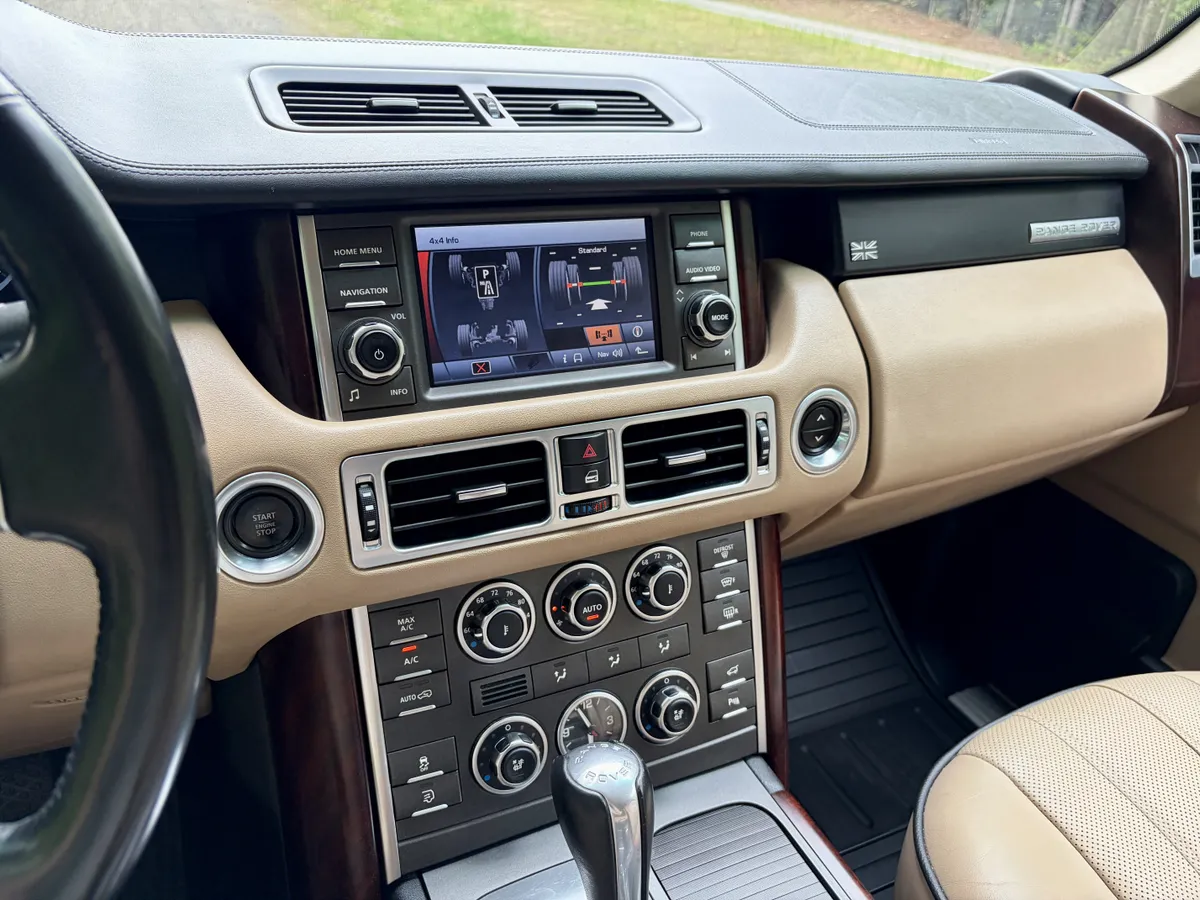 2011 Land Rover Range Rover HSE Luxury