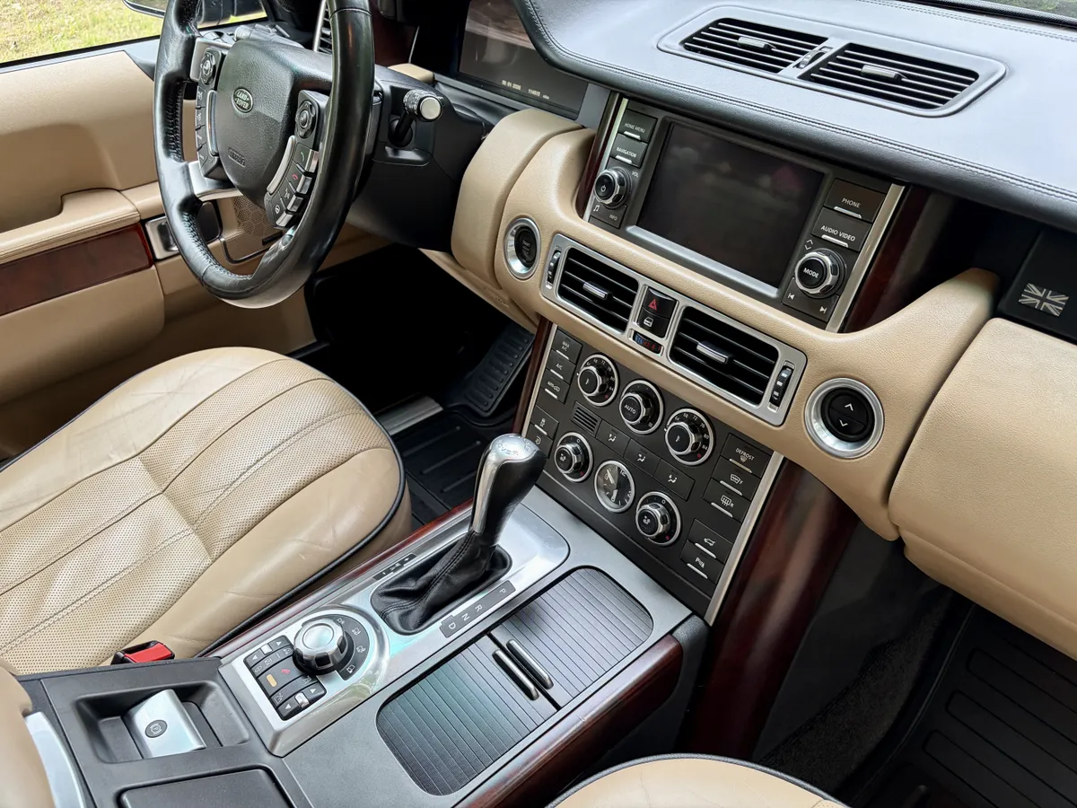 2011 Land Rover Range Rover HSE Luxury