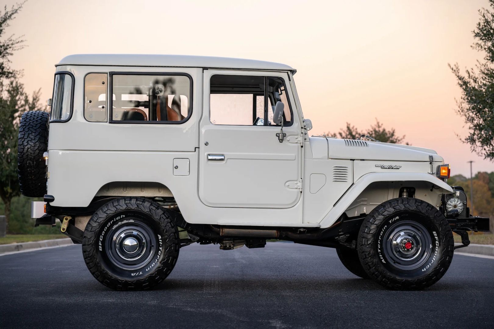 Restored 1980 Toyota Land Cruiser FJ40 - 2