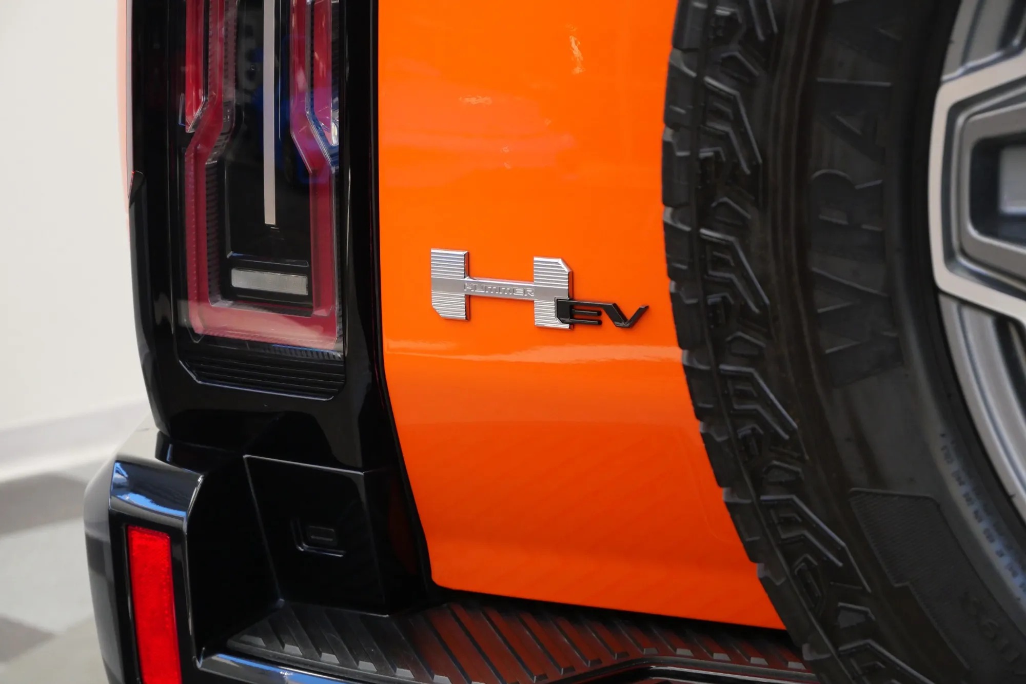 2024 GMC HUMMER EV